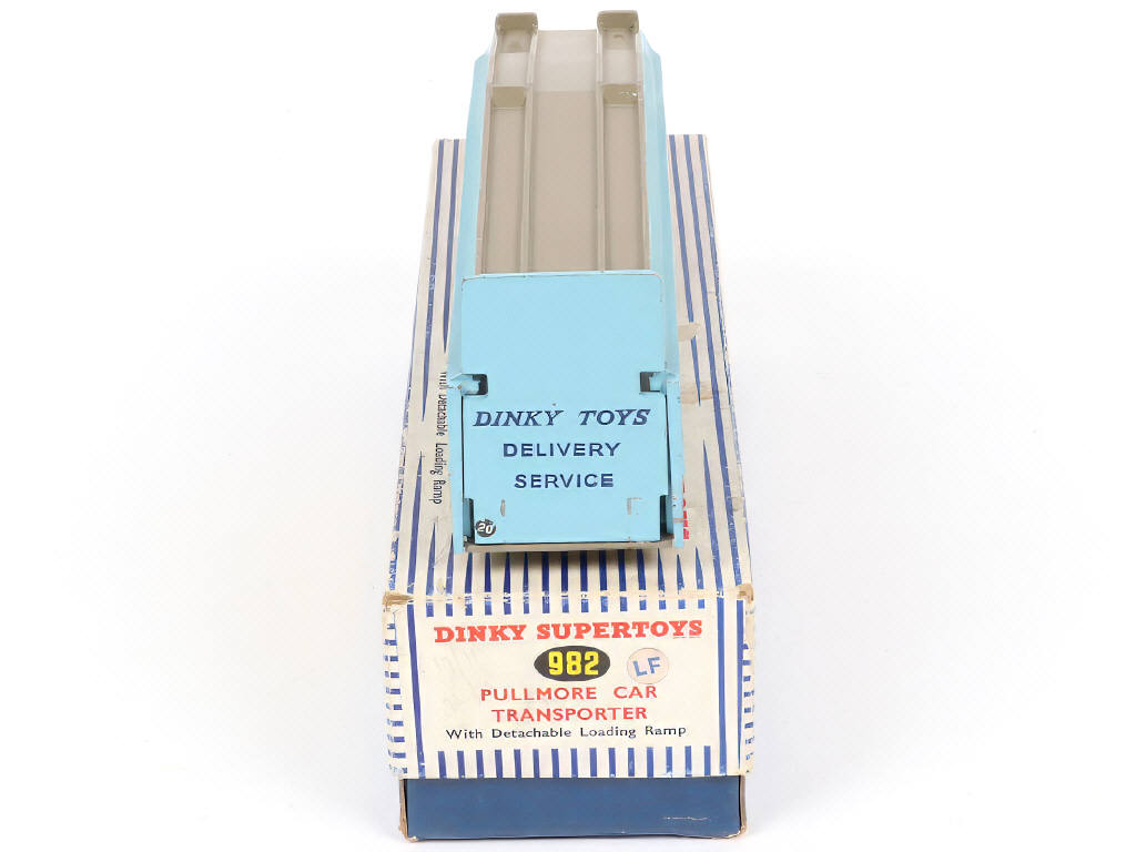 Lot 544 - DINKY TOYS (GB) (1)