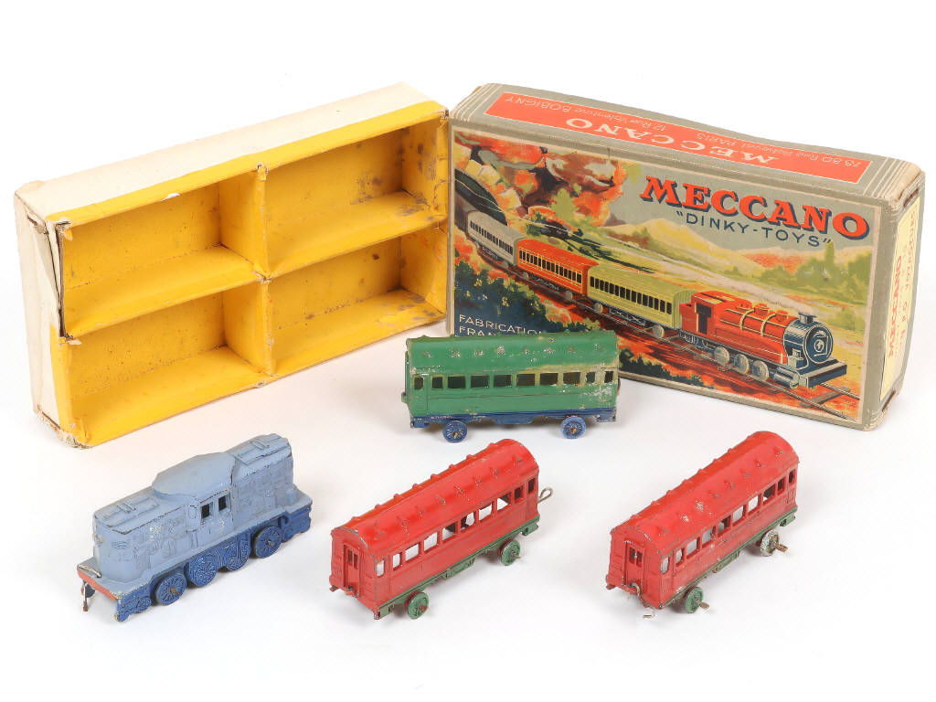 Lot 394 - DINKY TOYS (FRANCE) (1)