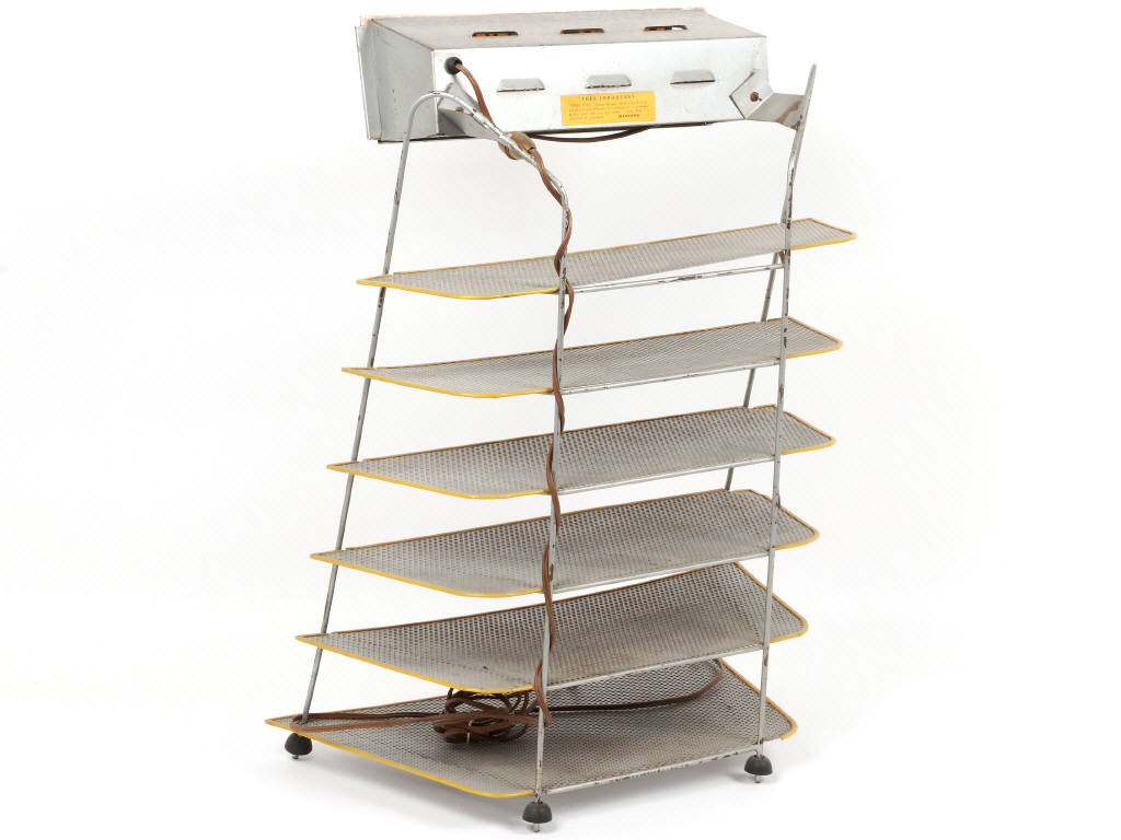 Lot 380 - DINKY TOYS (FRANCE) (1)