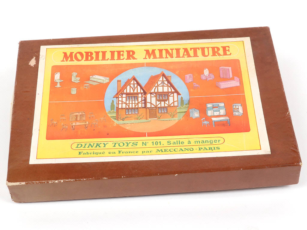 Lot 395 - DINKY TOYS (FRANCE) (1)