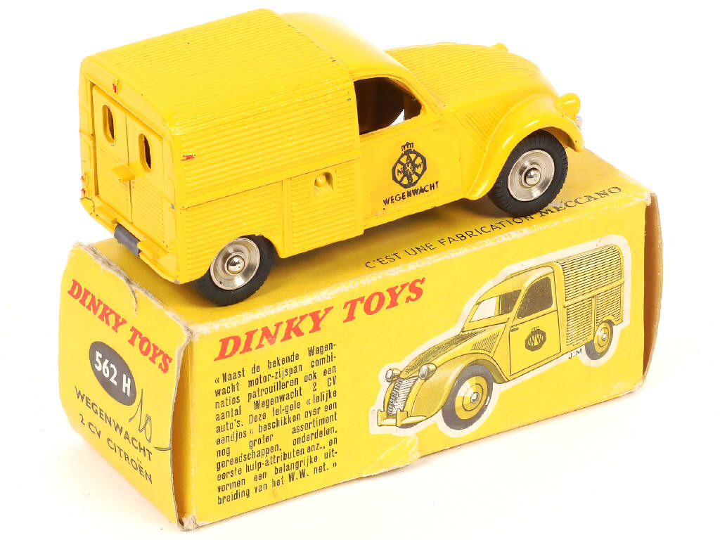Lot 435 - DINKY TOYS (FRANCE) (1)