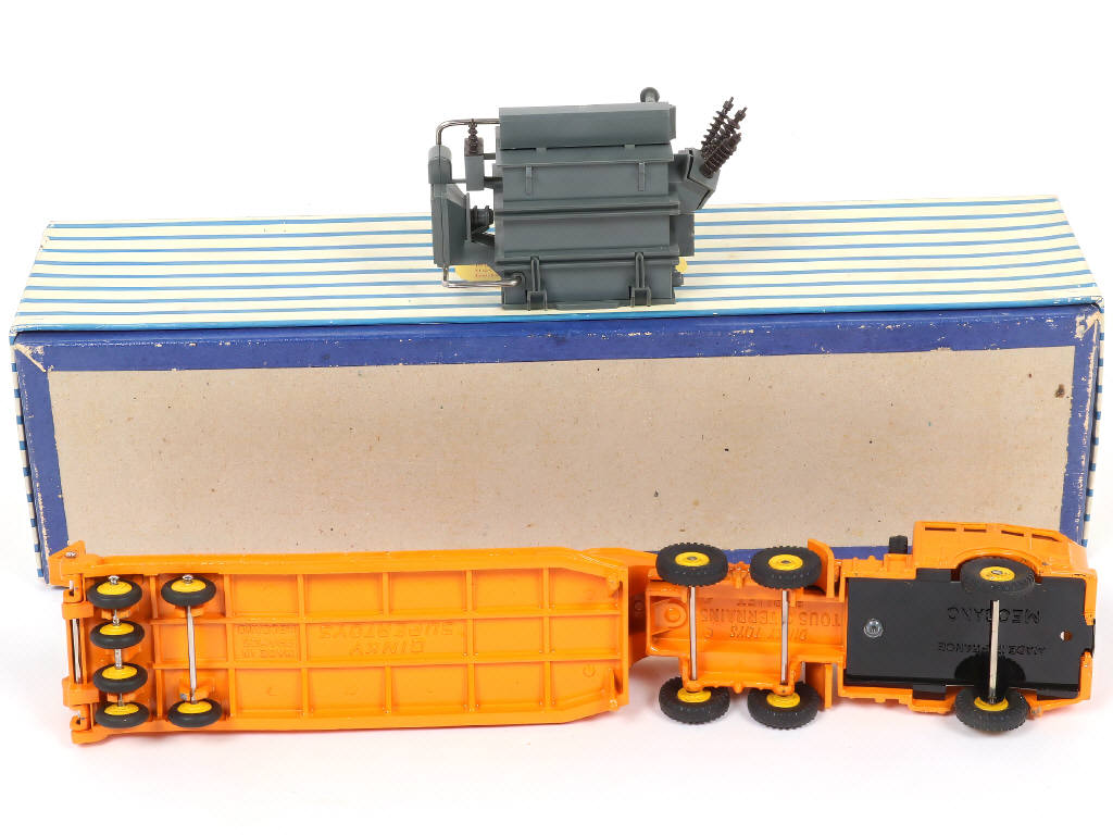 Lot 461 - DINKY TOYS (FRANCE) (1)