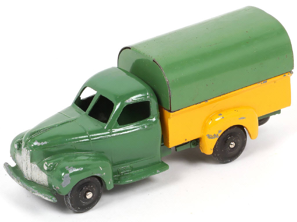 Lot 416 - DINKY TOYS (FRANCE) (1)