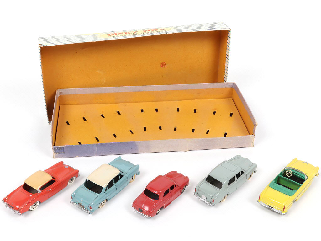 Lot 383 - DINKY TOYS (FRANCE) (1)