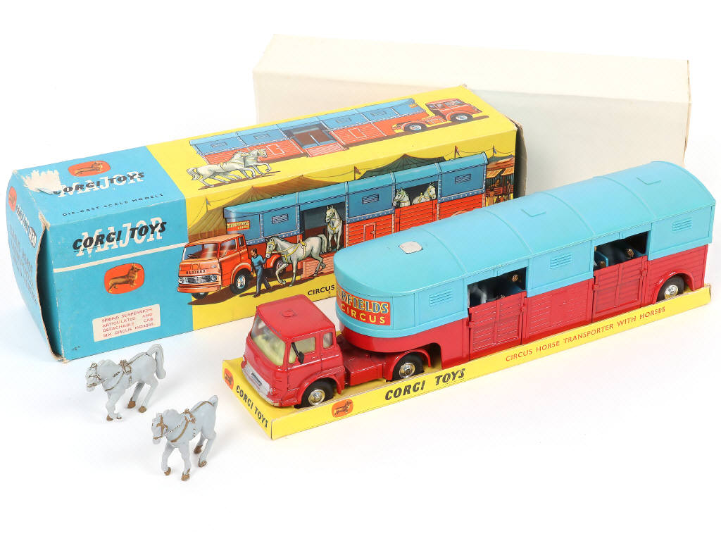 Lot 265 - CORGI TOYS (GB) (1)