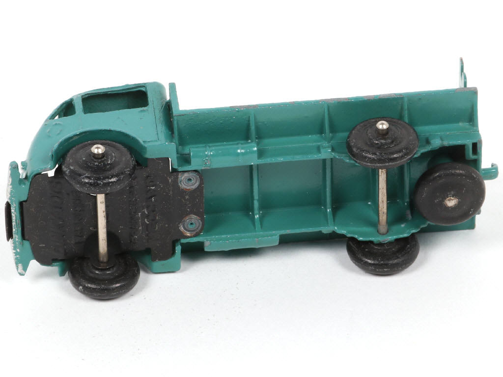 Lot 407 - DINKY TOYS (FRANCE) (1)