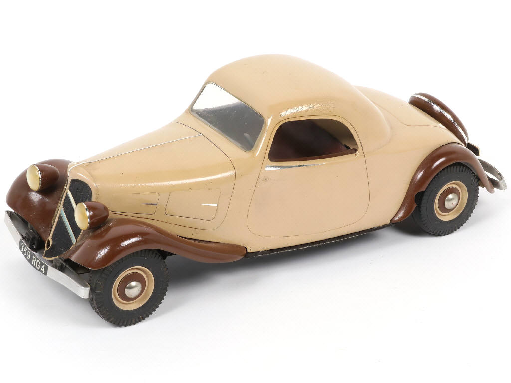 Lot 133 - DIVERS (1)