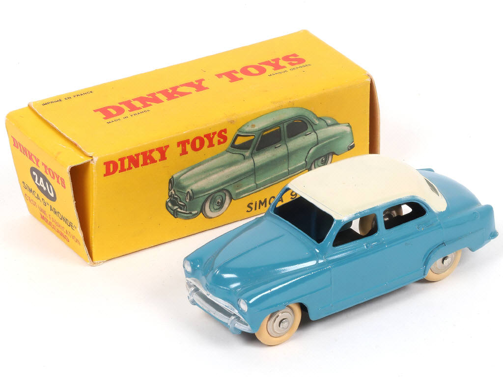Lot 429 - DINKY TOYS (FRANCE) (1)