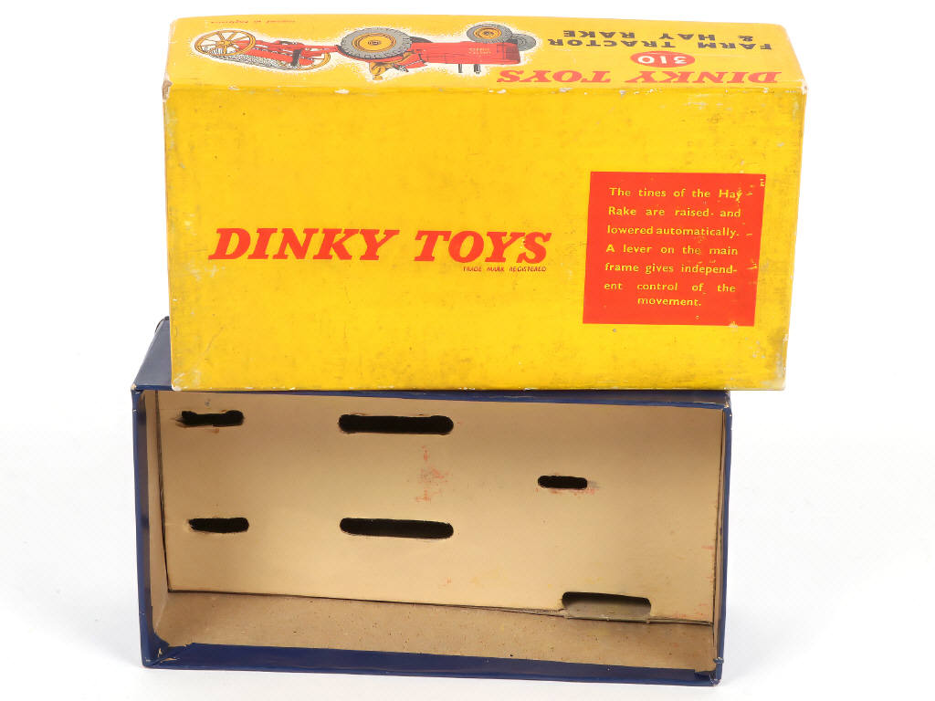 Lot 483 - DINKY TOYS (GB) (1)
