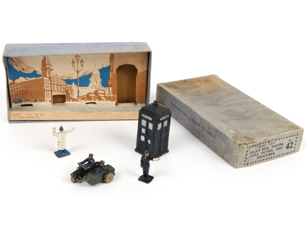 Lot 477 - DINKY TOYS (GB) (1)