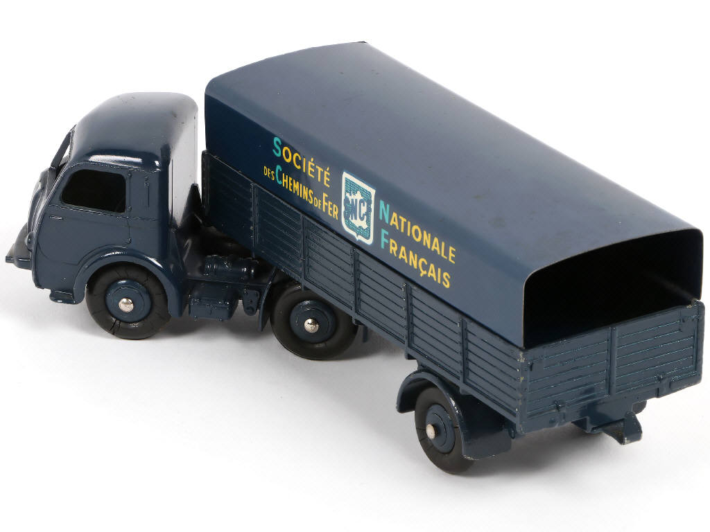 Lot 448 - DINKY TOYS (FRANCE) (1)