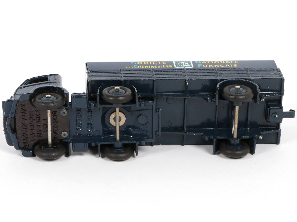 Lot 448 - DINKY TOYS (FRANCE) (1)