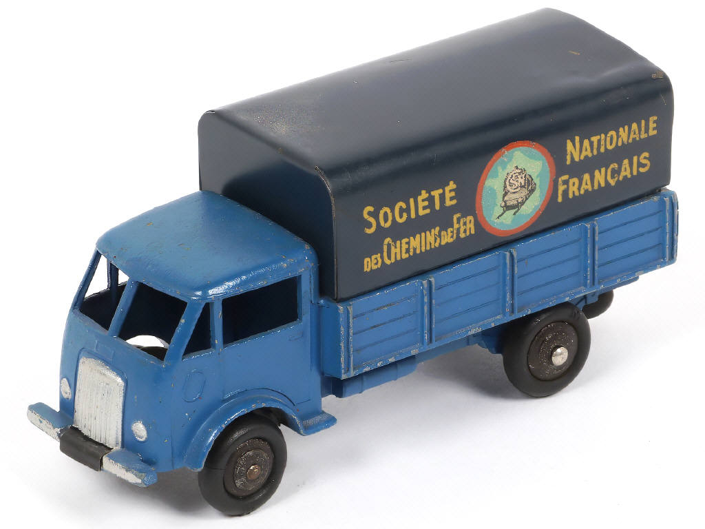 Lot 411 - DINKY TOYS (FRANCE) (1)