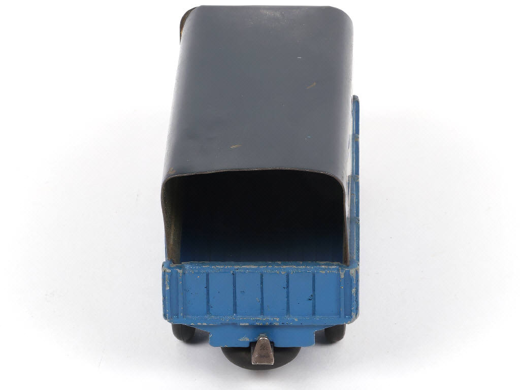 Lot 411 - DINKY TOYS (FRANCE) (1)