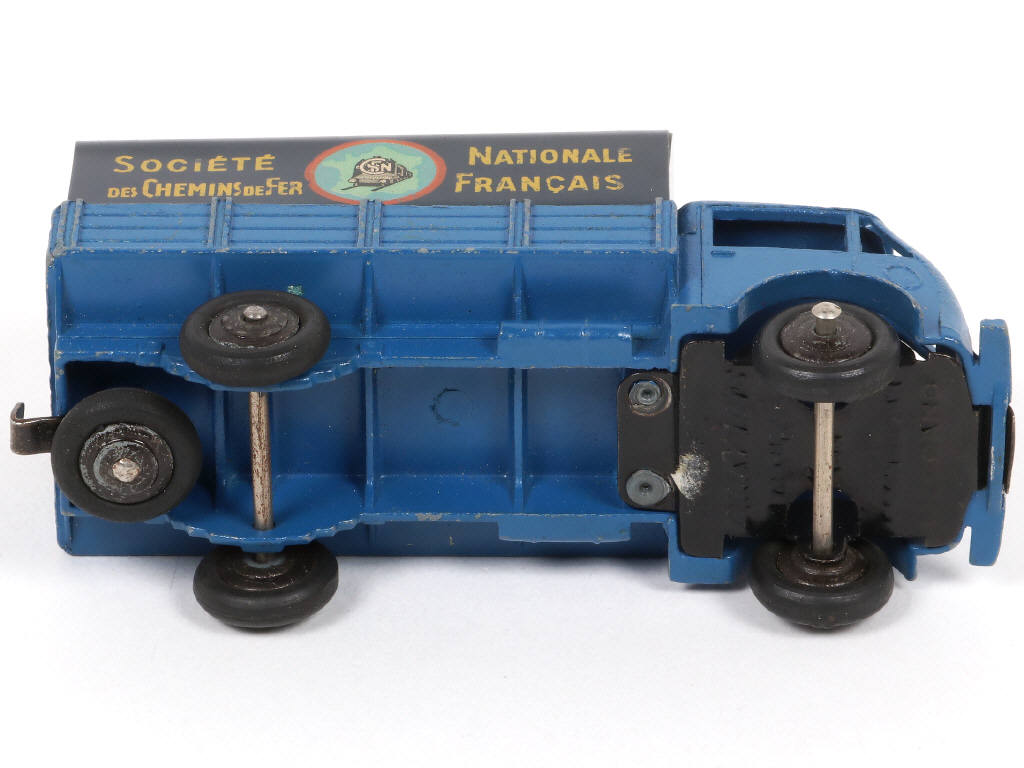 Lot 411 - DINKY TOYS (FRANCE) (1)