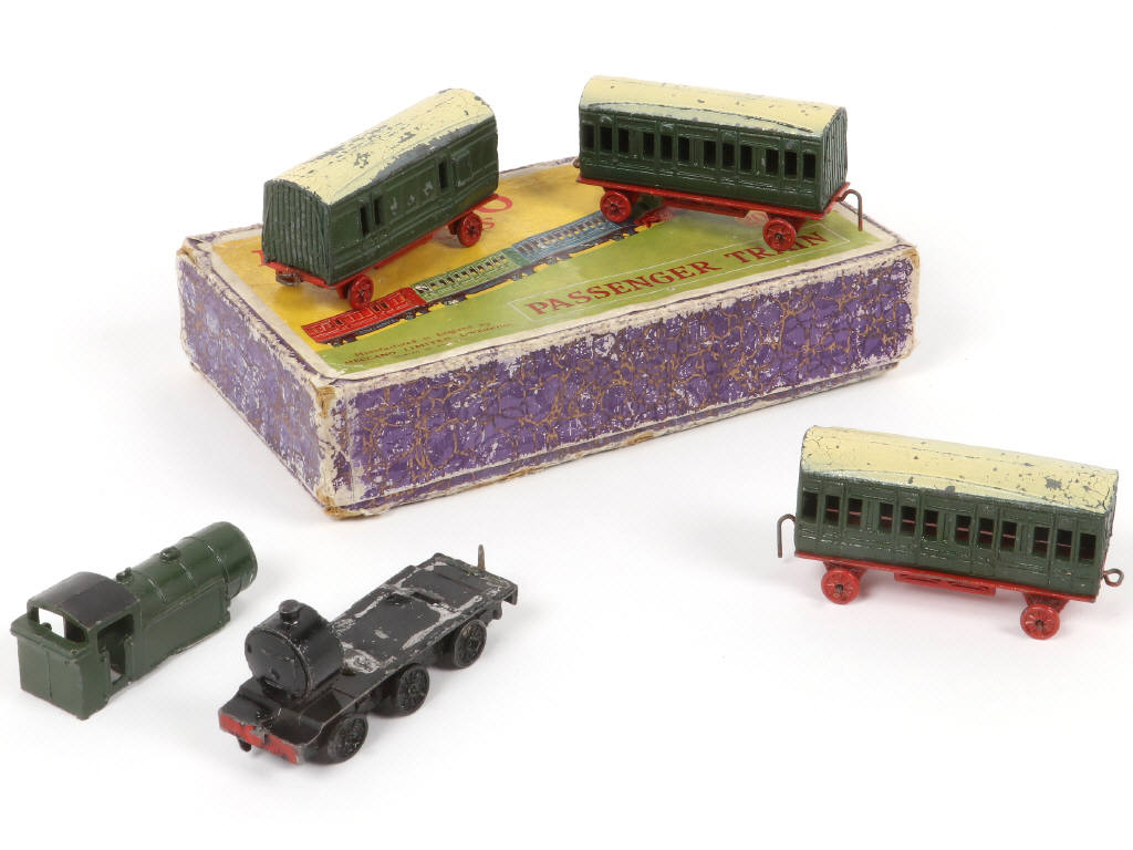 Lot 473 - DINKY TOYS (GB) (1)