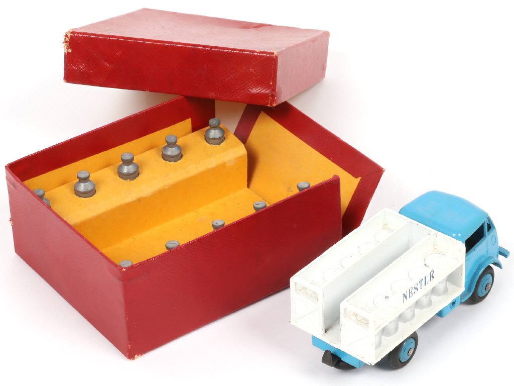 Lot 427 - DINKY TOYS (FRANCE) (1)