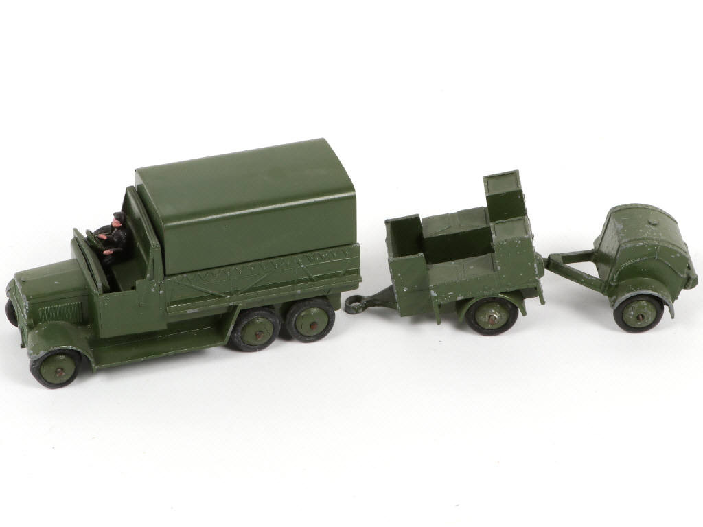 Lot 481 - DINKY TOYS (GB) (1)