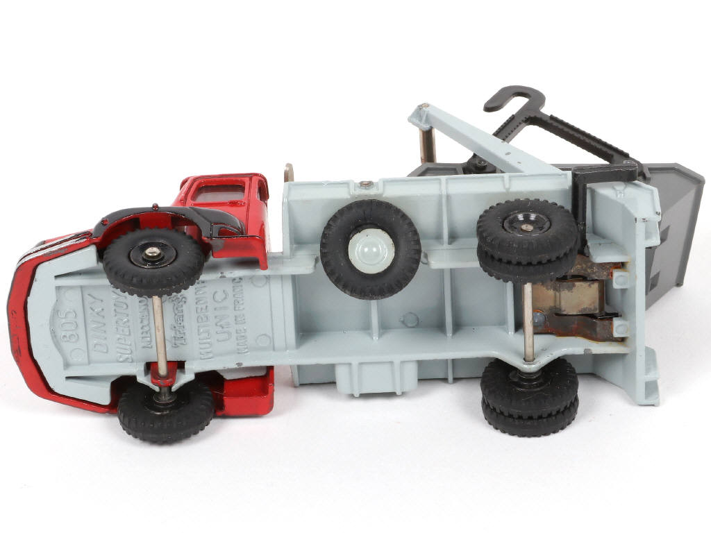 Lot 455 - DINKY TOYS (FRANCE) (1)