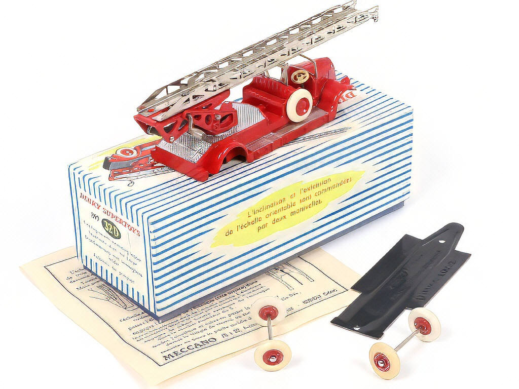 Lot 274 - DINKY TOYS (FRANCE) (1)