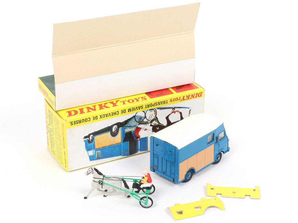 Lot 272 - DINKY TOYS (FRANCE) (1)