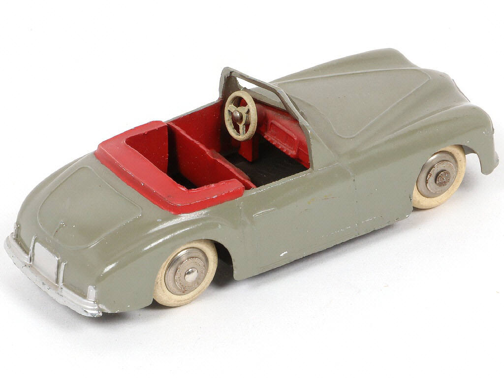 Lot 259 - DINKY TOYS (FRANCE) (1)