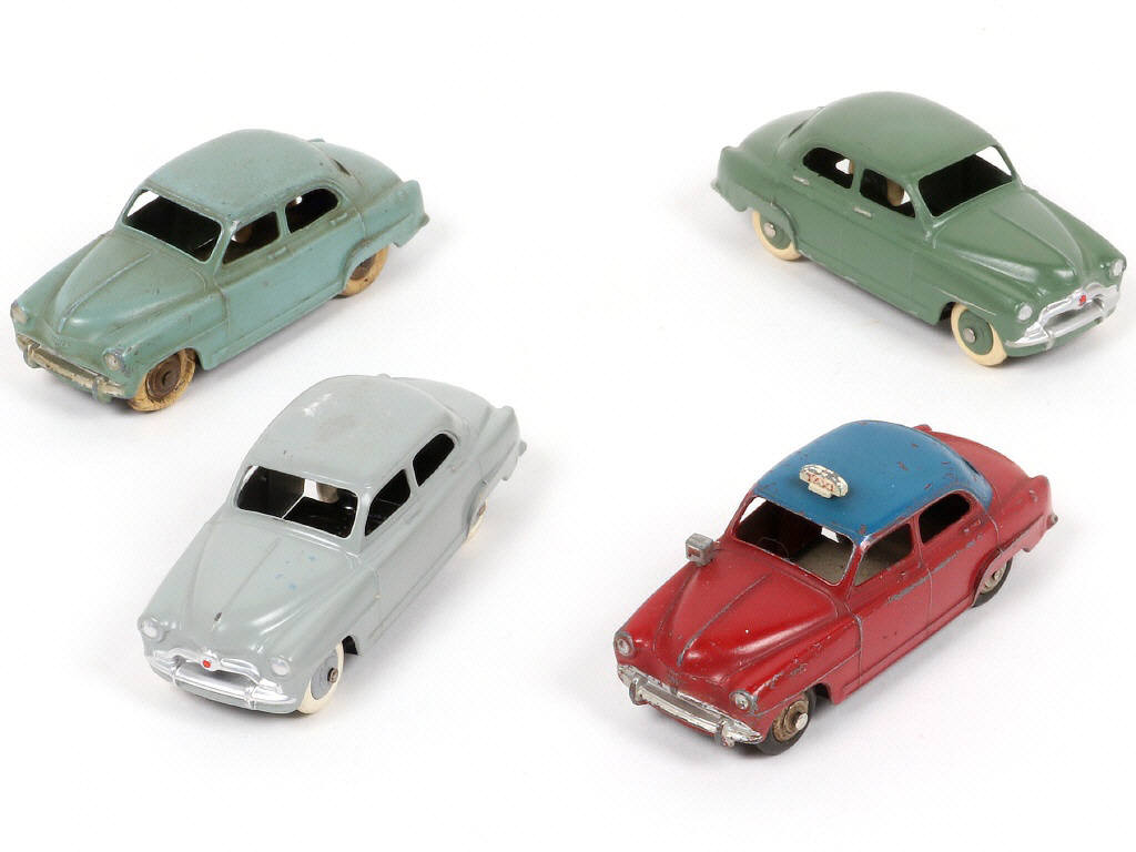 Lot 300 - DINKY TOYS (FRANCE) (4)