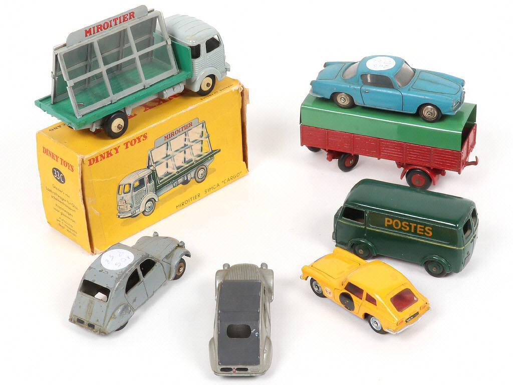 Lot 306 - DINKY TOYS (FRANCE) (7)
