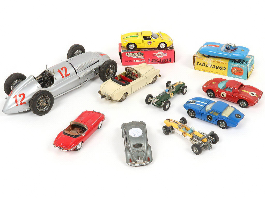 Lot 100 - DIVERS (10)