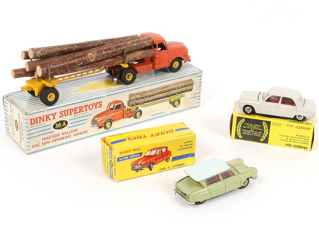 Lot 298 - DINKY TOYS (FRANCE) (3)
