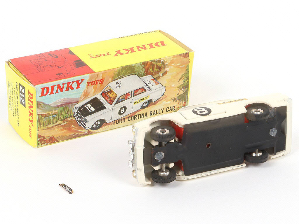 Lot 215 - DINKY TOYS (GB) (1)
