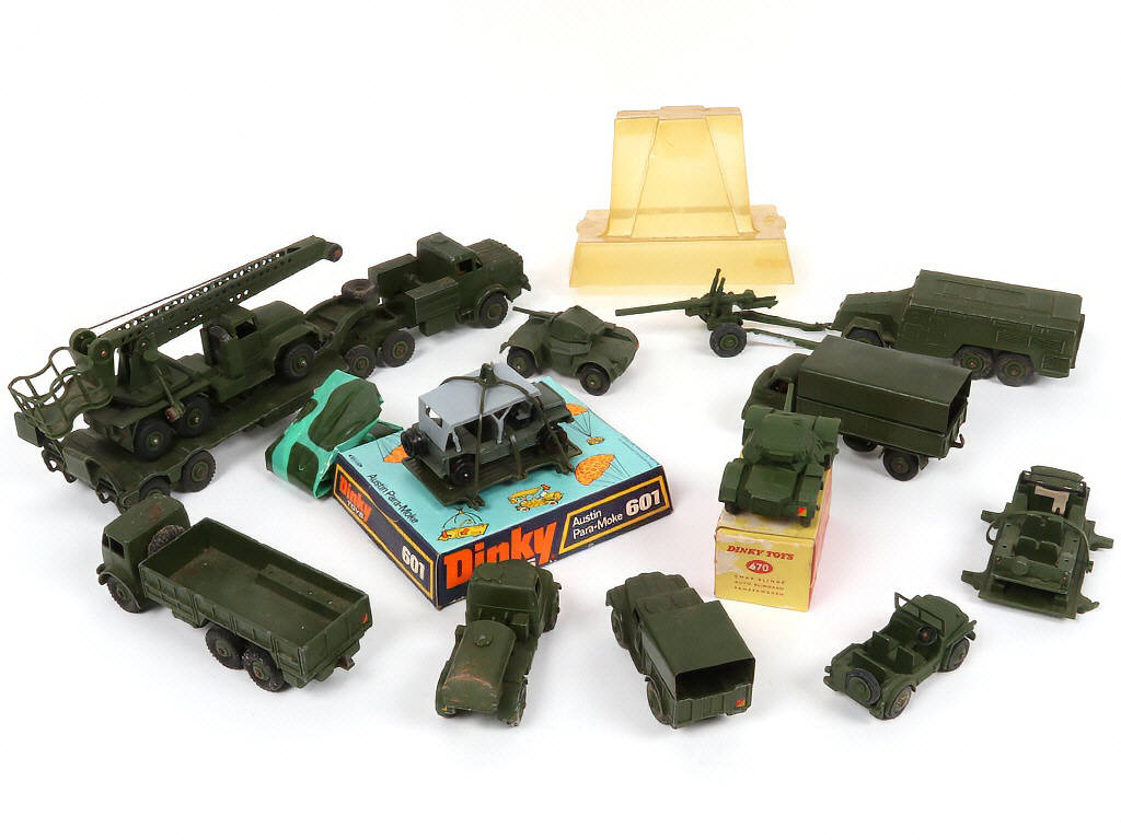 Lot 257 - DINKY TOYS (GB) (14)