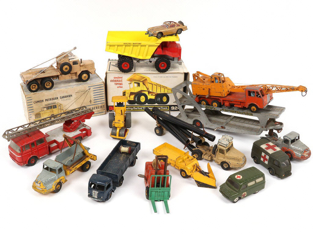 Lot 102 - DIVERS (14)