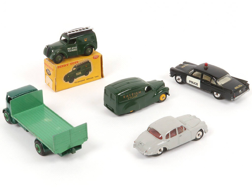 Lot 248 - DINKY TOYS (GB) (5)