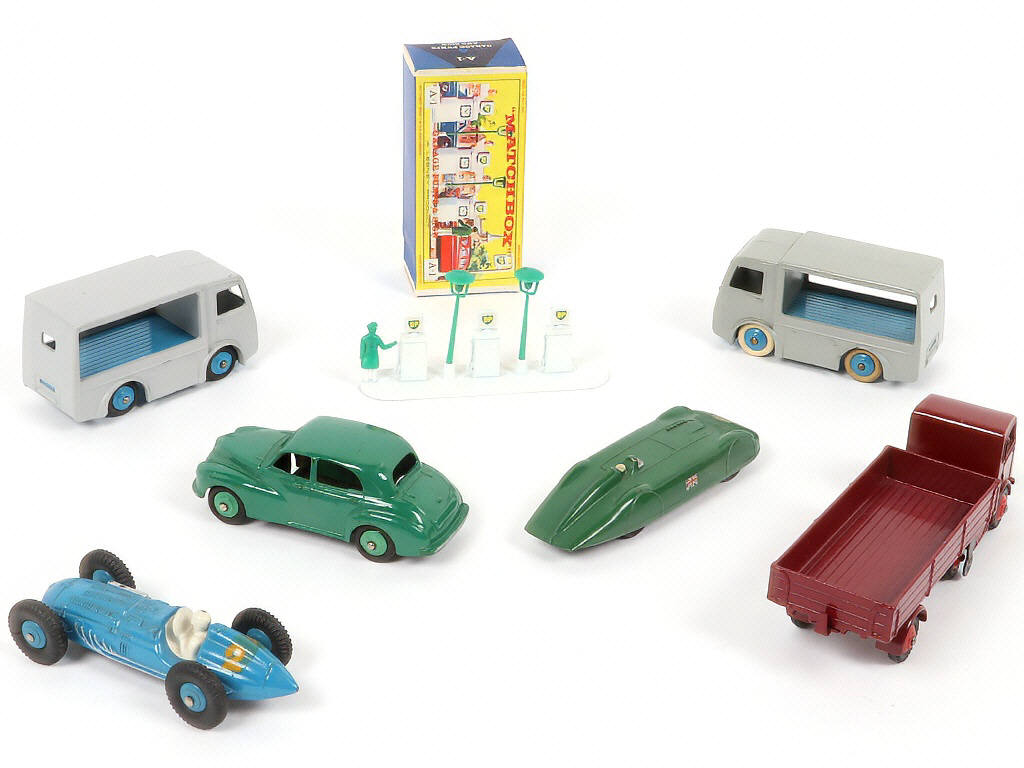 Lot 112 - DIVERS (GB) (7)