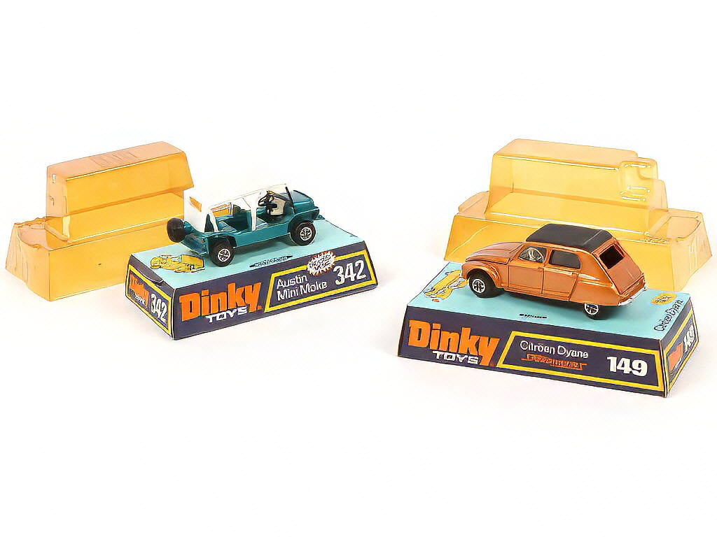 Lot 242 - DINKY TOYS (2)