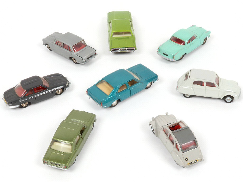 Lot 320 - DINKY TOYS (FRANCE) (8)