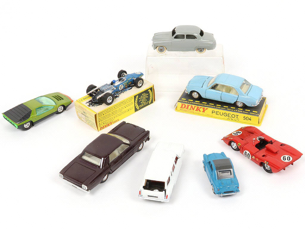 Lot 319 - DINKY TOYS (FRANCE) (8)
