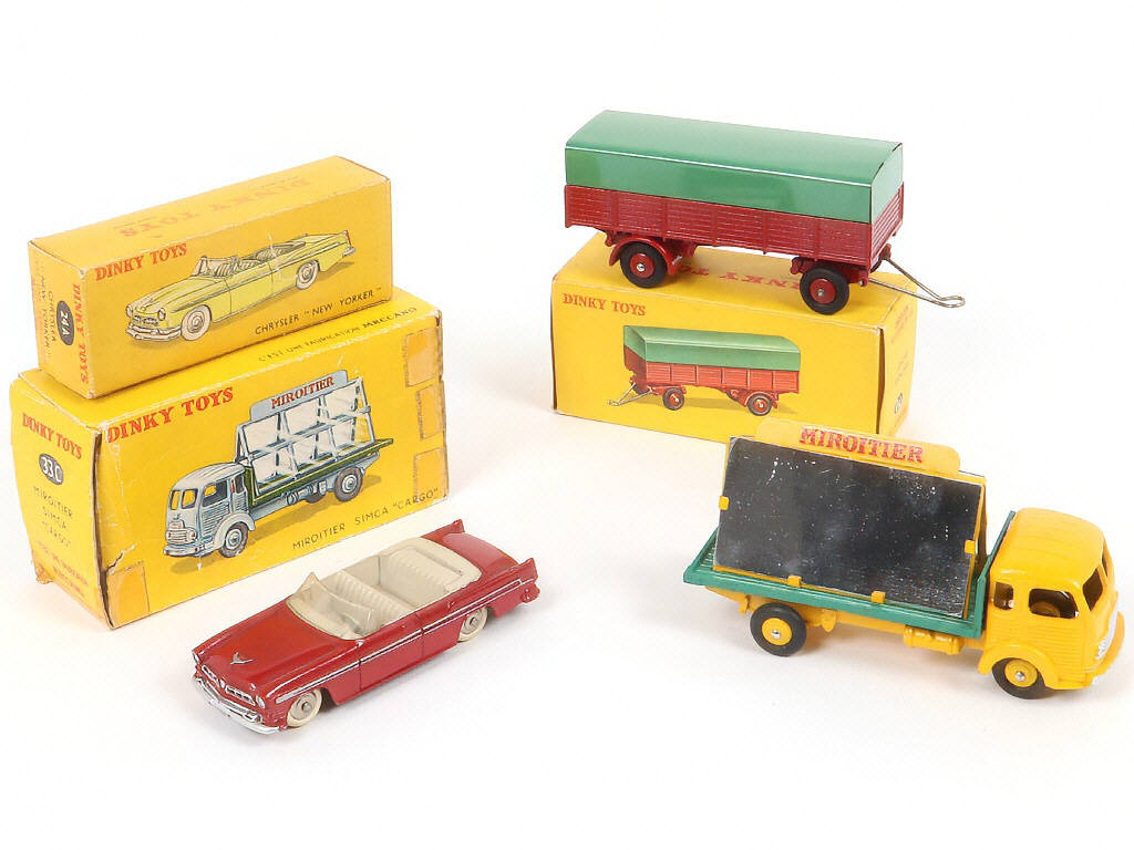 Lot 245 - DINKY TOYS (3)