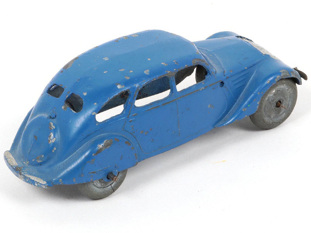 Lot 257 - DINKY TOYS (FRANCE) (1)
