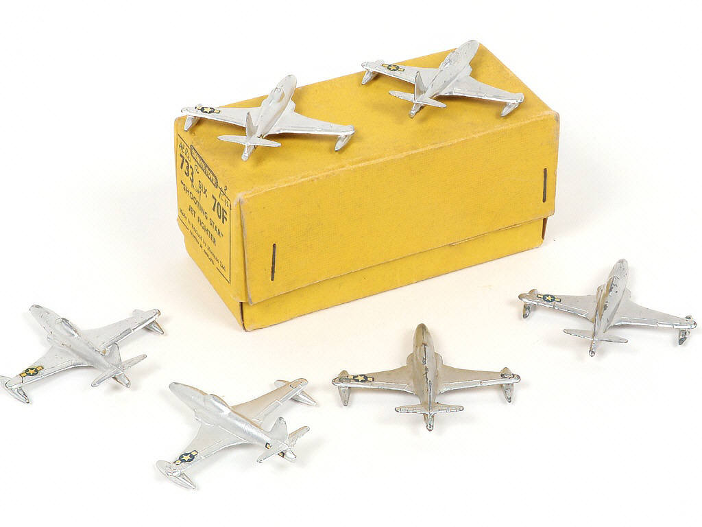 Lot 229 - DINKY TOYS (GB) (7)