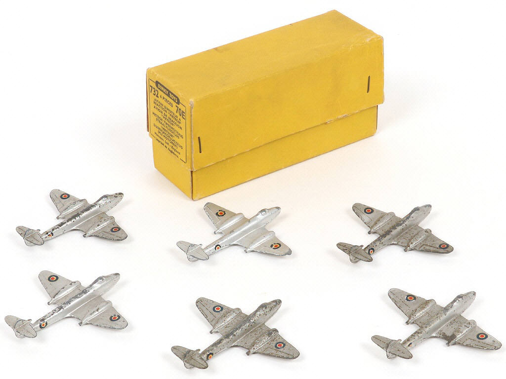 Lot 228 - DINKY TOYS (GB) (7)