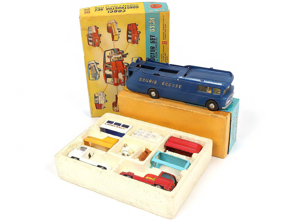 Lot 151 - CORGI TOYS (GB) (2)