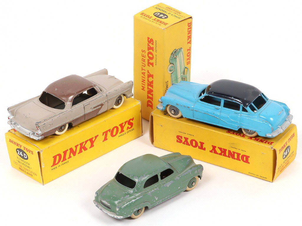 Lot 305 - DINKY TOYS (FRANCE) (3)