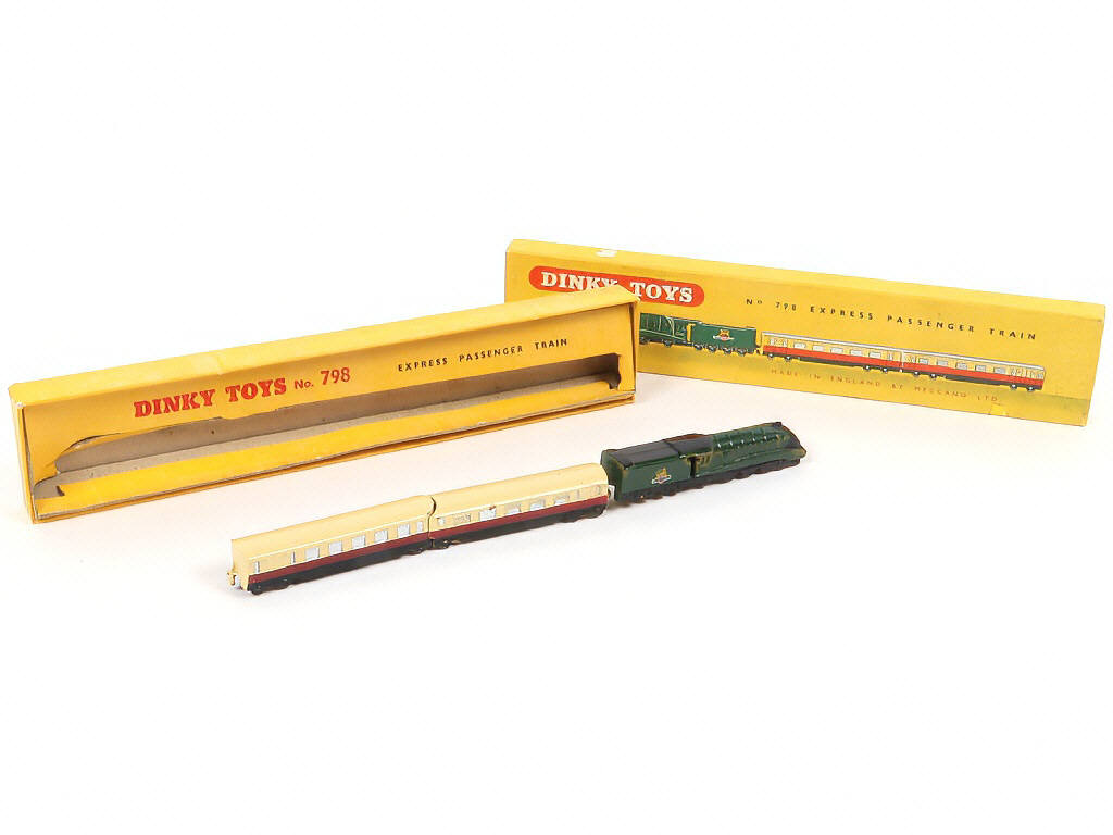 Lot 227 - DINKY TOYS (GB) (1)