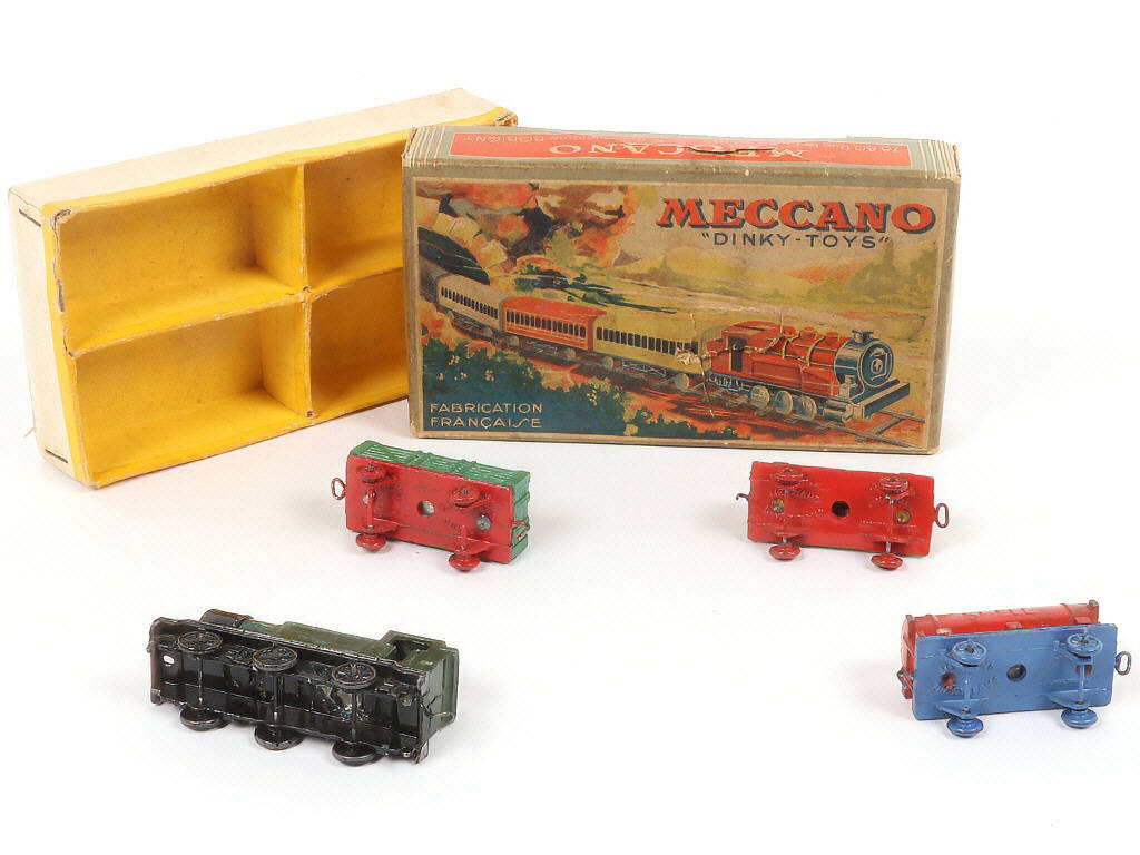 Lot 253 - DINKY TOYS (FRANCE) (1)
