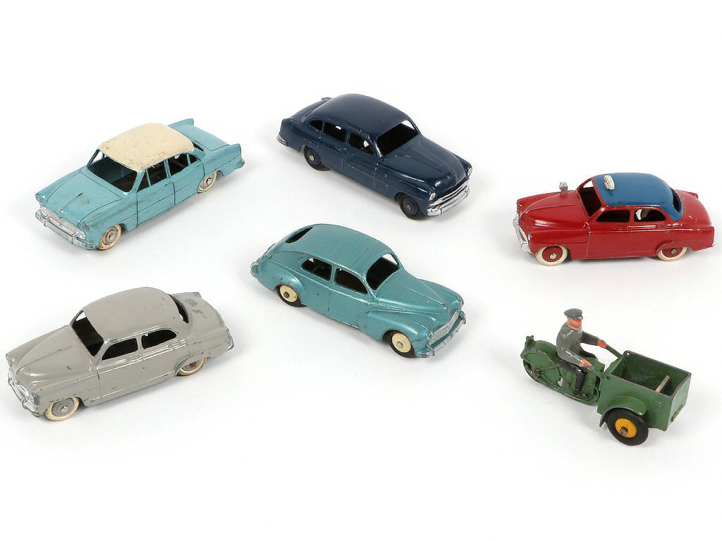 Lot 316 - DINKY TOYS (FRANCE) (6)