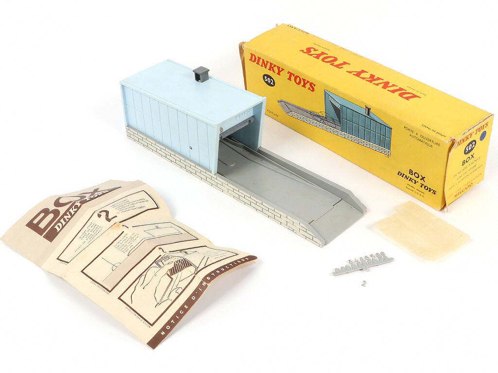 Lot 275 - DINKY TOYS (FRANCE) (1)