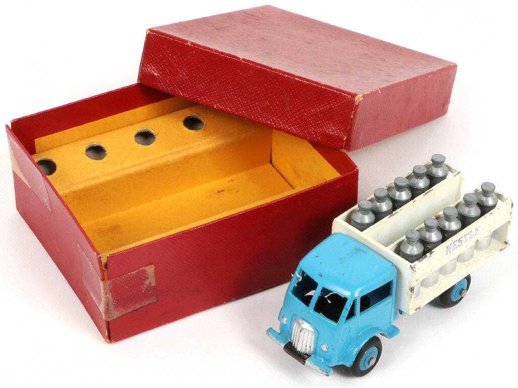 Lot 264 - DINKY TOYS (FRANCE) (1)