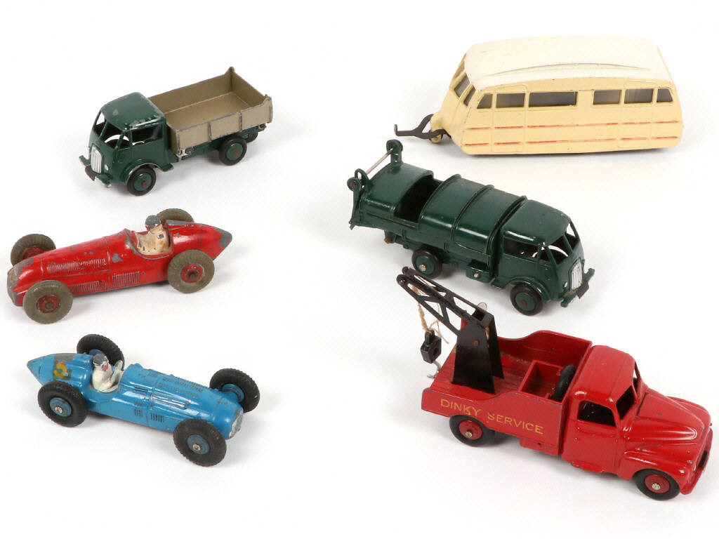 Lot 317 - DINKY TOYS (FRANCE) (6)